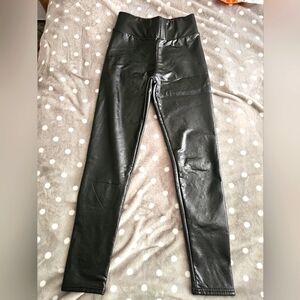 Stretch vegan leather leggings with fur on inside size xs-s